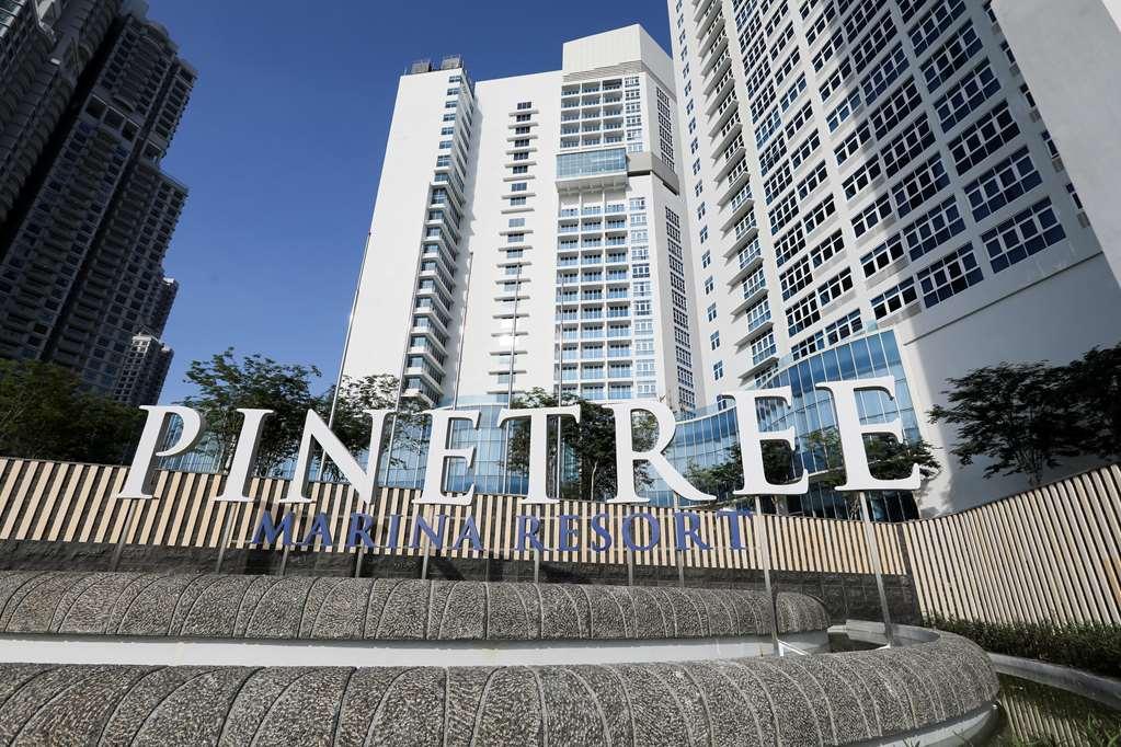 Pinetree Marina Resort Nusajaya  Exterior photo