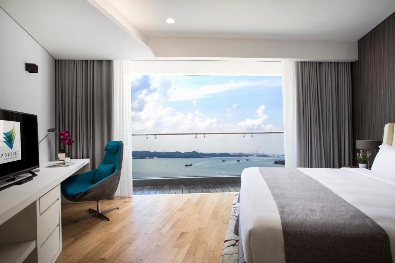Pinetree Marina Resort Nusajaya  Exterior photo